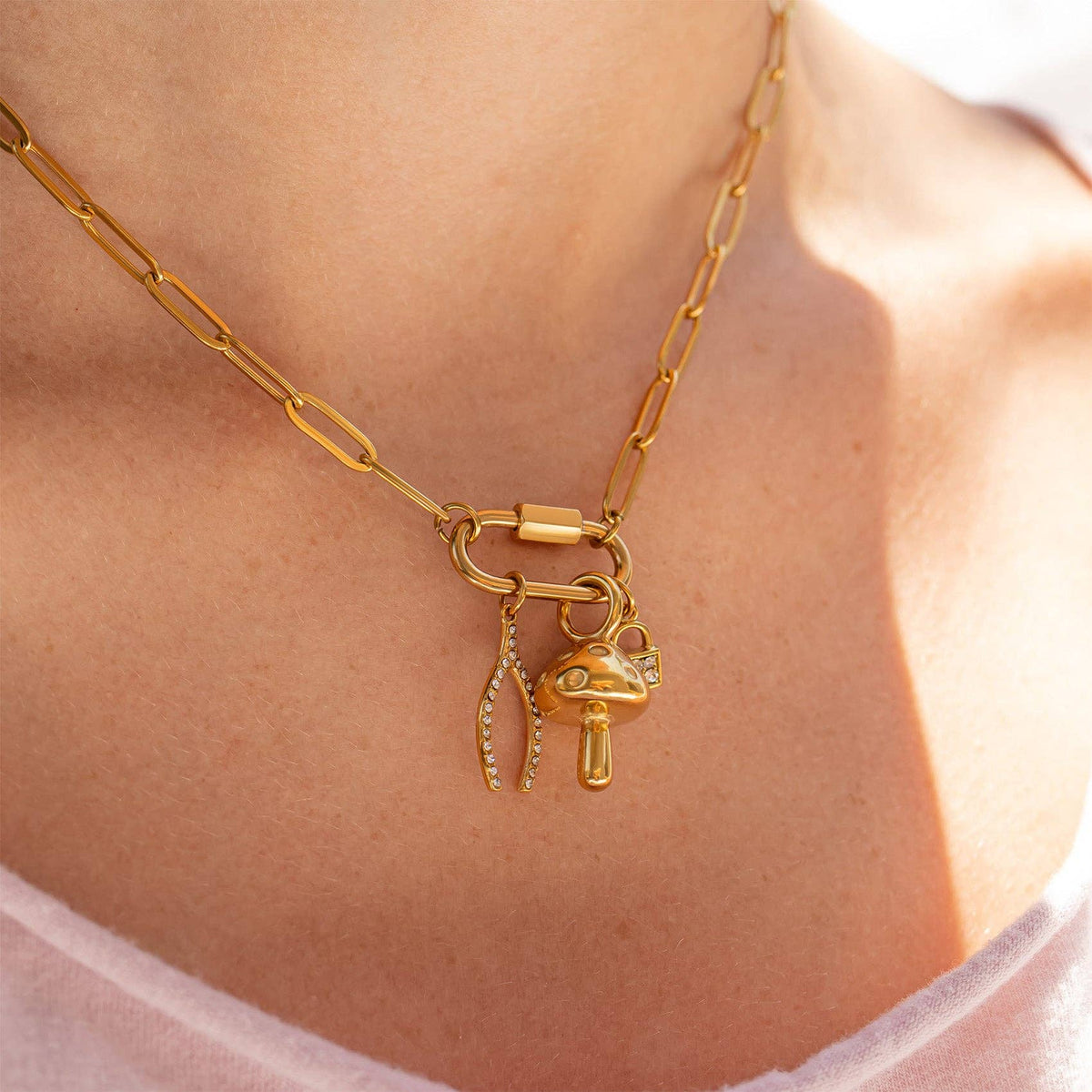 18K Gold PVD Stainless Steel Mushroom Charm: Gold