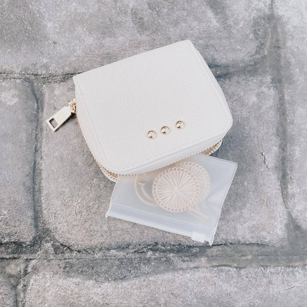 Wanderer Pouch Travel Organizer: Cream