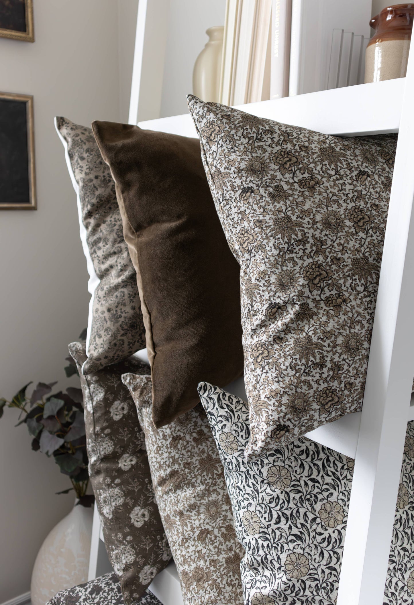 Fleur de Vie Floral Pillow Cover | Throw Pillow: 20” x 20” / Printed Back