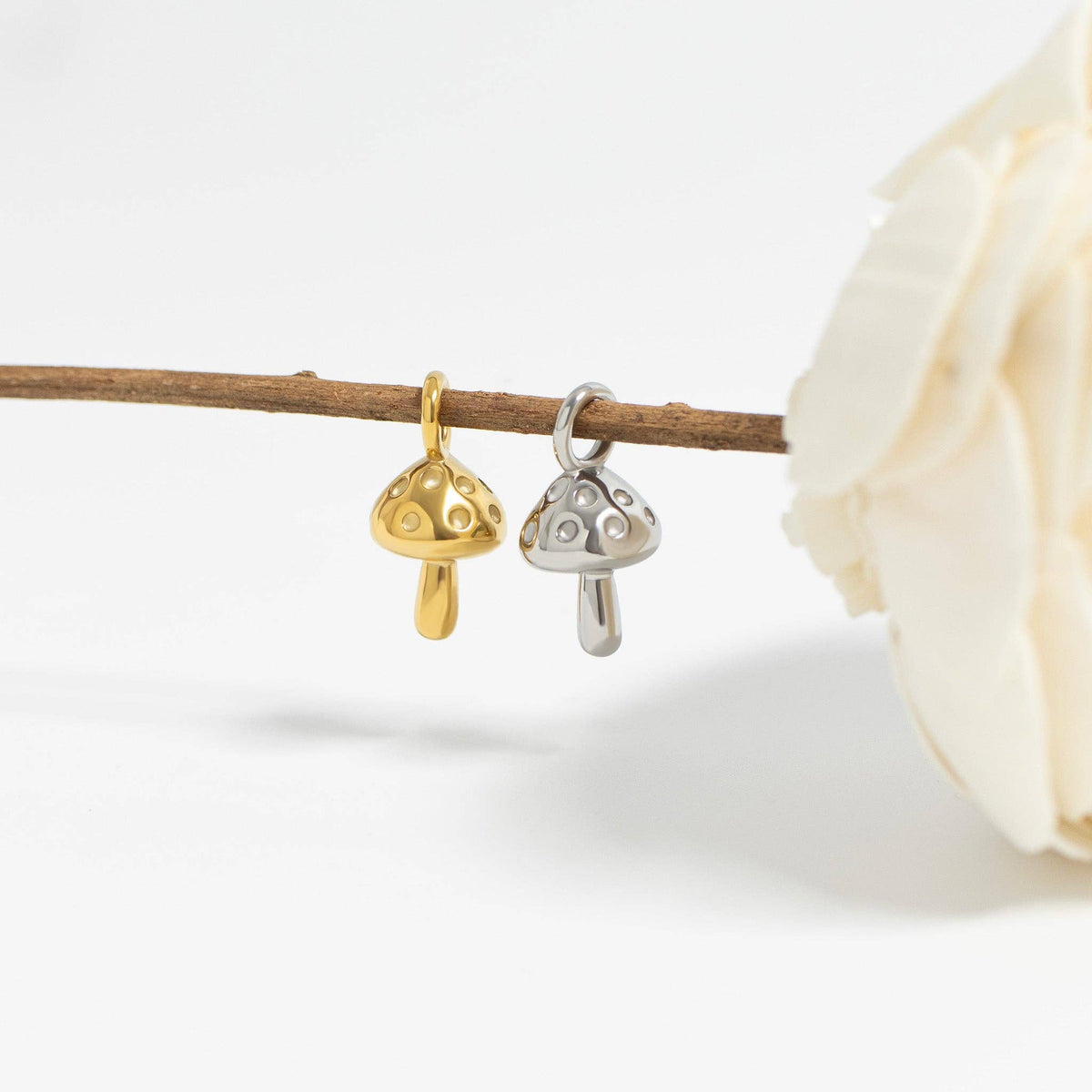18K Gold PVD Stainless Steel Mushroom Charm: Gold