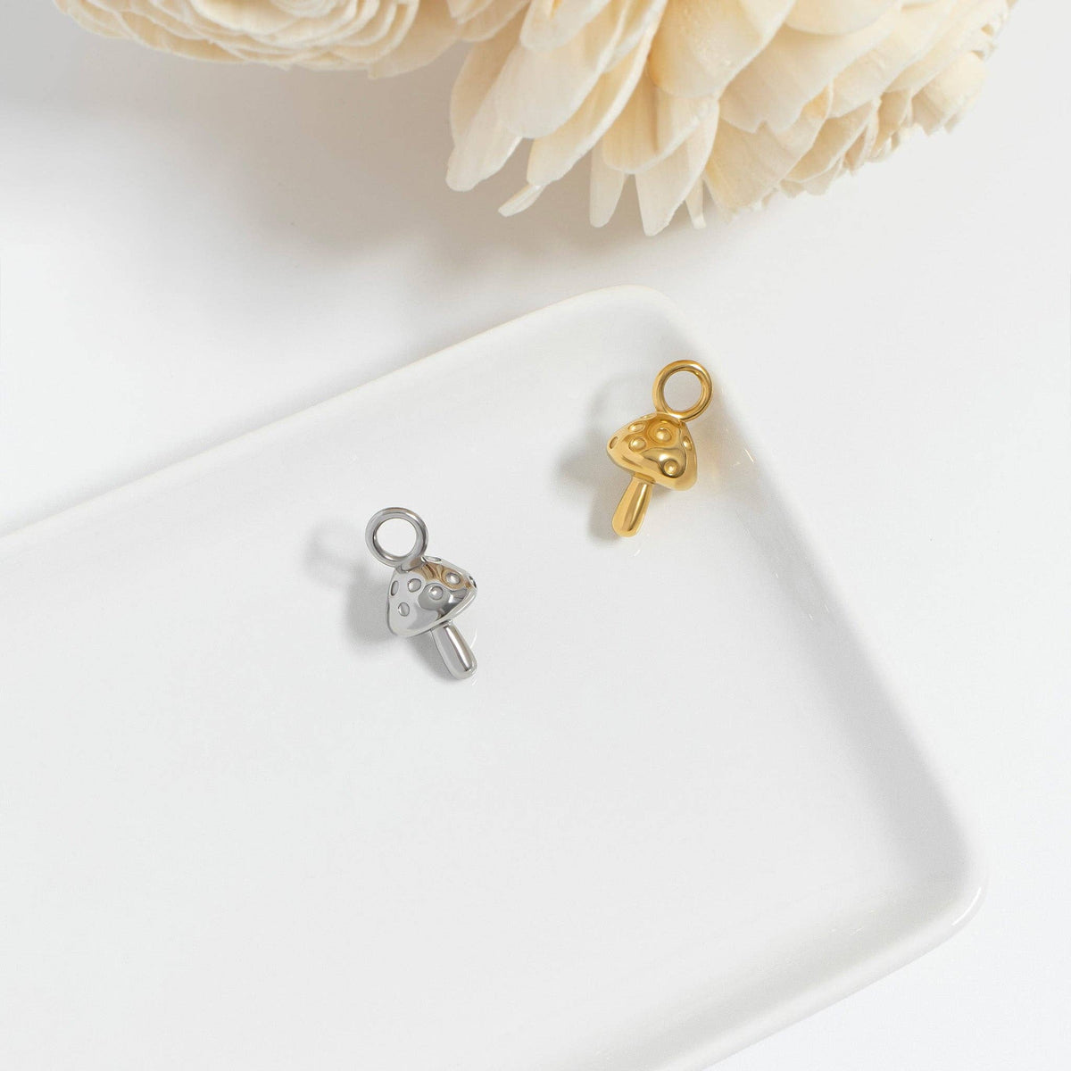 18K Gold PVD Stainless Steel Mushroom Charm: Gold